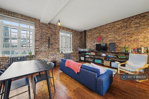 3 bedroom flat to rent, Surrey Square, London, SE17