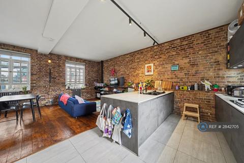 3 bedroom flat to rent, Surrey Square, London, SE17