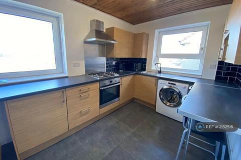 4 bedroom flat to rent, Easterhouse Road, Glasgow, G34