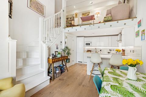 Churton Place, London, SW1V