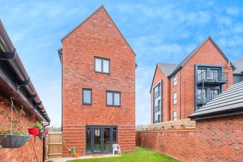 4 bedroom detached house for sale, Scott Way, Swindon, SN1