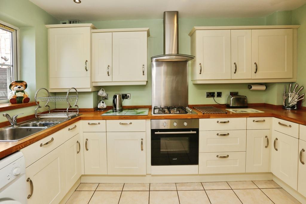 House in Southampton - More