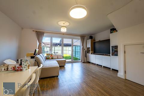 3 bedroom end of terrace house for sale, Green Avenue, Newark, NG24 4FY