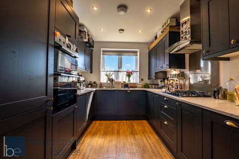 3 bedroom end of terrace house for sale, Green Avenue, Newark, NG24 4FY