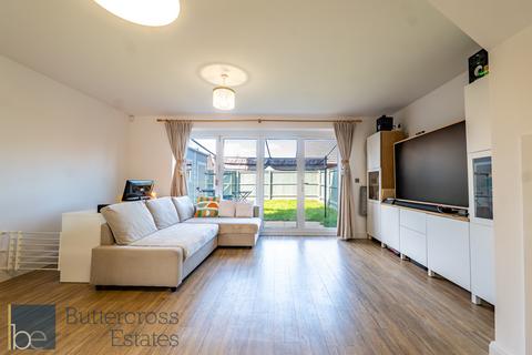3 bedroom end of terrace house for sale, Green Avenue, Newark, NG24 4FY