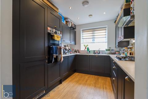 3 bedroom end of terrace house for sale, Green Avenue, Newark, NG24 4FY