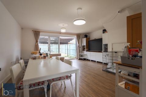 3 bedroom end of terrace house for sale, Green Avenue, Newark, NG24 4FY