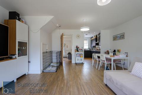 3 bedroom end of terrace house for sale, Green Avenue, Newark, NG24 4FY