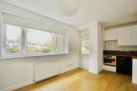 2 bedroom flat for sale, Nightingale Lane, London, E11