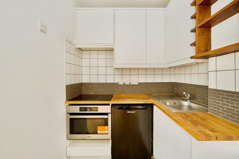 2 bedroom flat for sale, Nightingale Lane, London, E11
