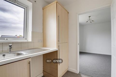 2 bedroom flat to rent, Nottingham NG5