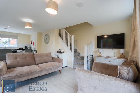 3 bedroom semi-detached house to rent, Grove Gardens, Balderton