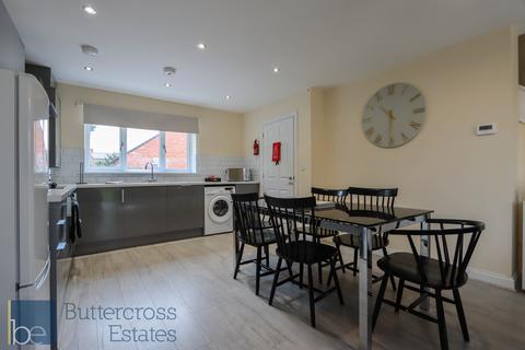3 bedroom semi-detached house to rent, Grove Gardens, Balderton