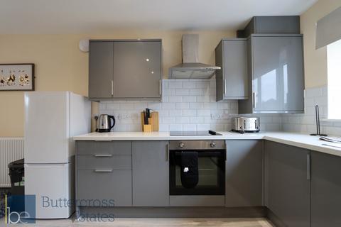 3 bedroom semi-detached house to rent, Grove Gardens, Balderton