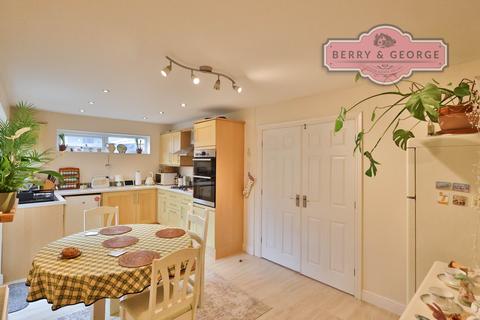 undefined, Ger Y Llan, Gwernymynydd CH7