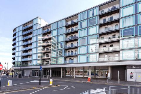 2 bedroom flat to rent, Station Approach, Hayes UB3