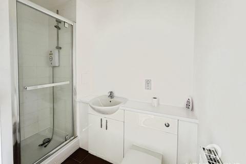 2 bedroom flat to rent, Springhead Parkway, Gravesend DA11