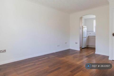 1 bedroom flat to rent, Napier Crescent, Wickford, SS12