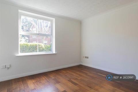 1 bedroom flat to rent, Napier Crescent, Wickford, SS12