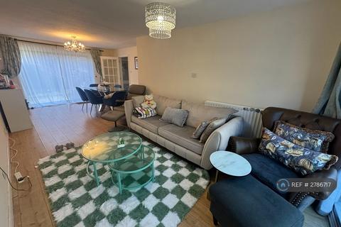 3 bedroom detached house to rent, Swenson Avenue, Nottingham, NG7