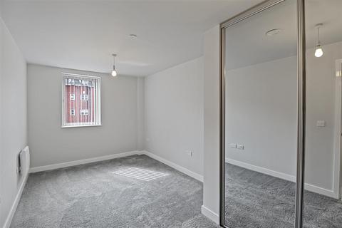 2 bedroom apartment for sale, Petersfield Avenue, Slough
