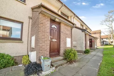 2 bedroom maisonette for sale