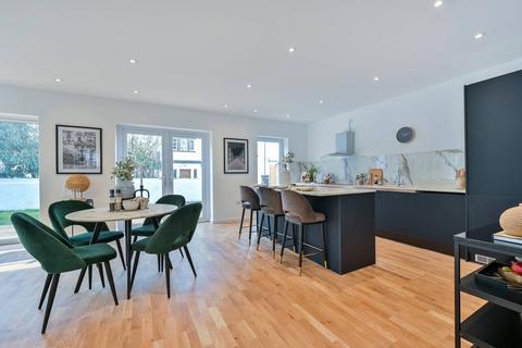 4 bedroom detached house for sale, Barrow Road, Streatham, London, SW16