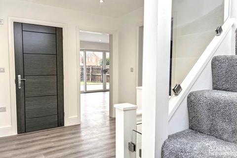 4 bedroom detached house for sale, Hunt Lane, Chadderton