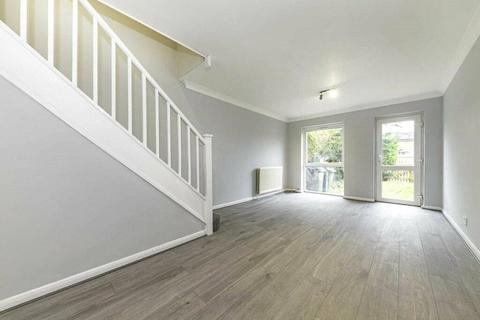2 bedroom terraced house to rent, Vincent Road, KT1