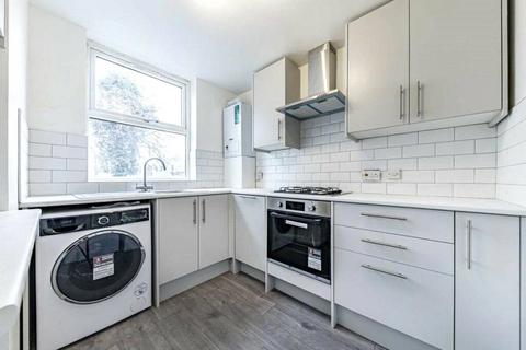 2 bedroom terraced house to rent, Vincent Road, KT1