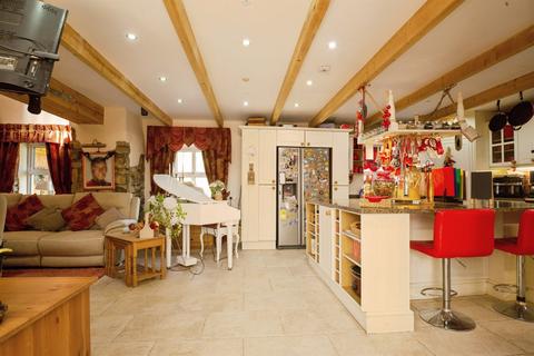 2 bedroom character property for sale, Green Dragon Cottage, Llancadle