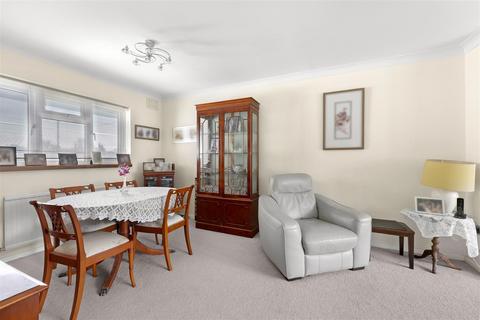 2 bedroom semi-detached bungalow for sale, Hows Mead, North Weald