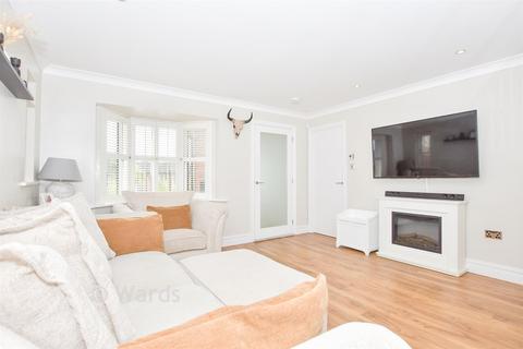 3 bedroom end of terrace house for sale, Lewis Mews, Snodland, Kent