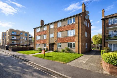 1 bedroom flat to rent, Fern Grove, Feltham TW14