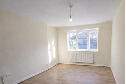 1 bedroom flat to rent, Fern Grove, Feltham TW14
