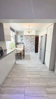 6 bedroom terraced house to rent, Wolseley Road, Romford, Essex, RM7