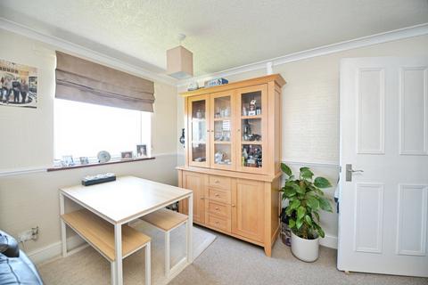 2 bedroom flat for sale, Winston Close, Romford, RM7