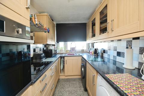 2 bedroom flat for sale, Winston Close, Romford, RM7