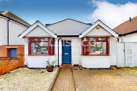 5 bedroom bungalow for sale, Greenford Gardens, Greenford, UB6