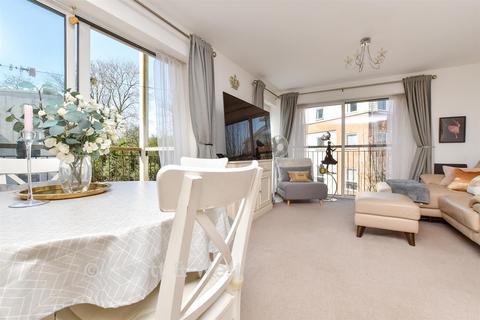2 bedroom flat for sale, Canalside, Redhill RH1