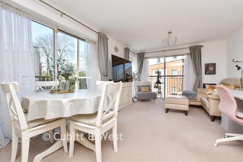 2 bedroom flat for sale, Canalside, Redhill RH1