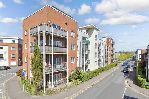 2 bedroom flat for sale, Canalside, Redhill RH1