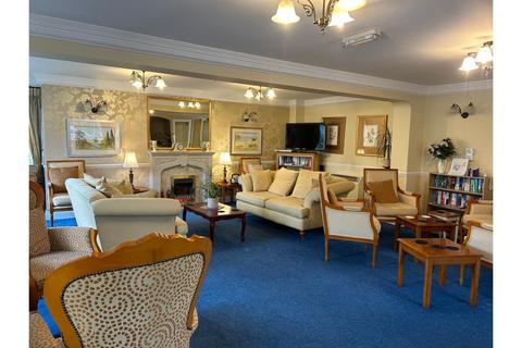 2 bedroom apartment for sale, Station Road, Addlestone, KT15