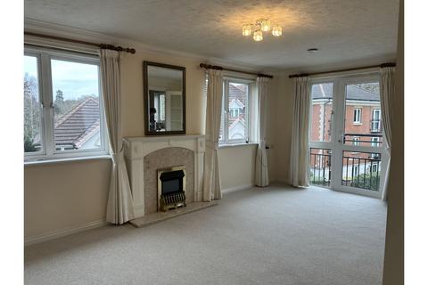2 bedroom apartment for sale, Station Road, Addlestone, KT15