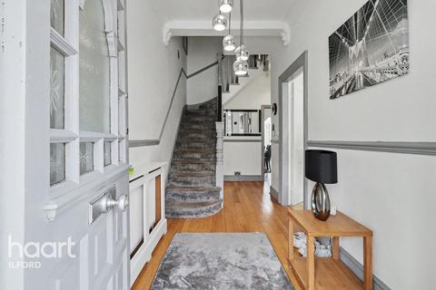 4 bedroom terraced house for sale, Clarendon Gardens, Ilford