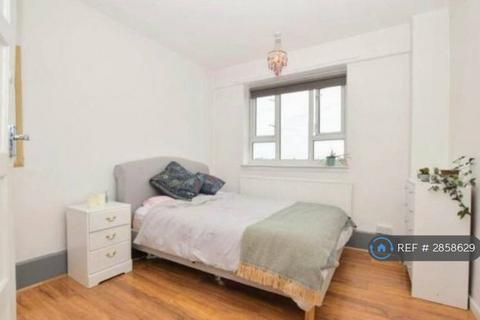 3 bedroom flat to rent, Penrose St, London, SE17