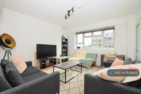 3 bedroom flat to rent, Penrose St, London, SE17