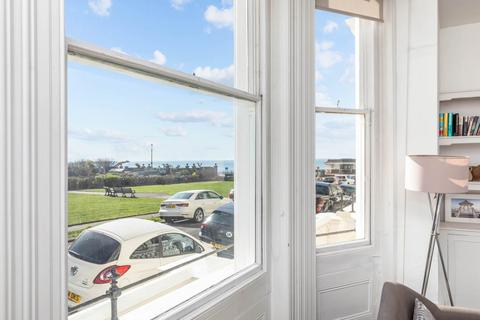 2 bedroom flat to rent, Albermarle Mansions, Victoria Terrace, Hove