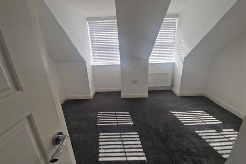4 bedroom end of terrace house to rent, Wheeler Close, Dartford