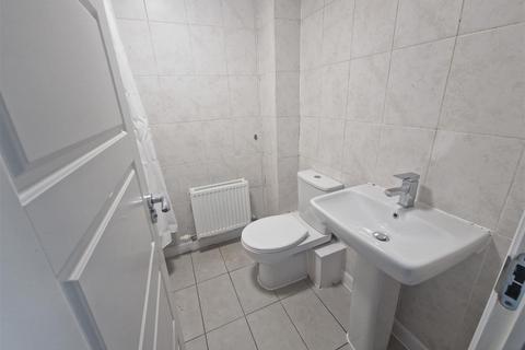4 bedroom end of terrace house to rent, Wheeler Close, Dartford